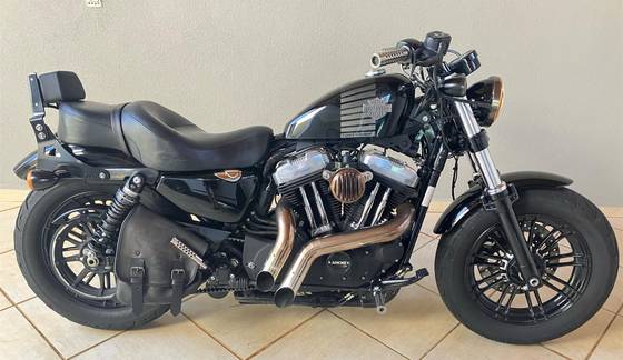 HARLEY-DAVIDSON SPORTSTER FORTY-EIGHT 